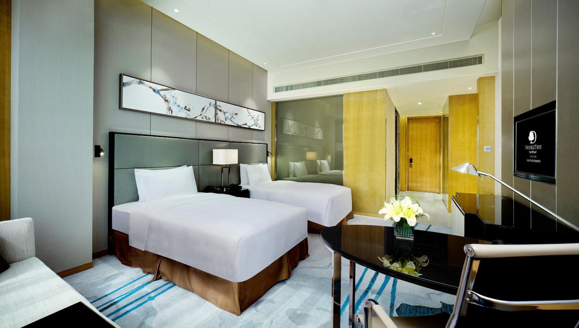 Отель Doubletree By Hilton Heyuan Экстерьер фото